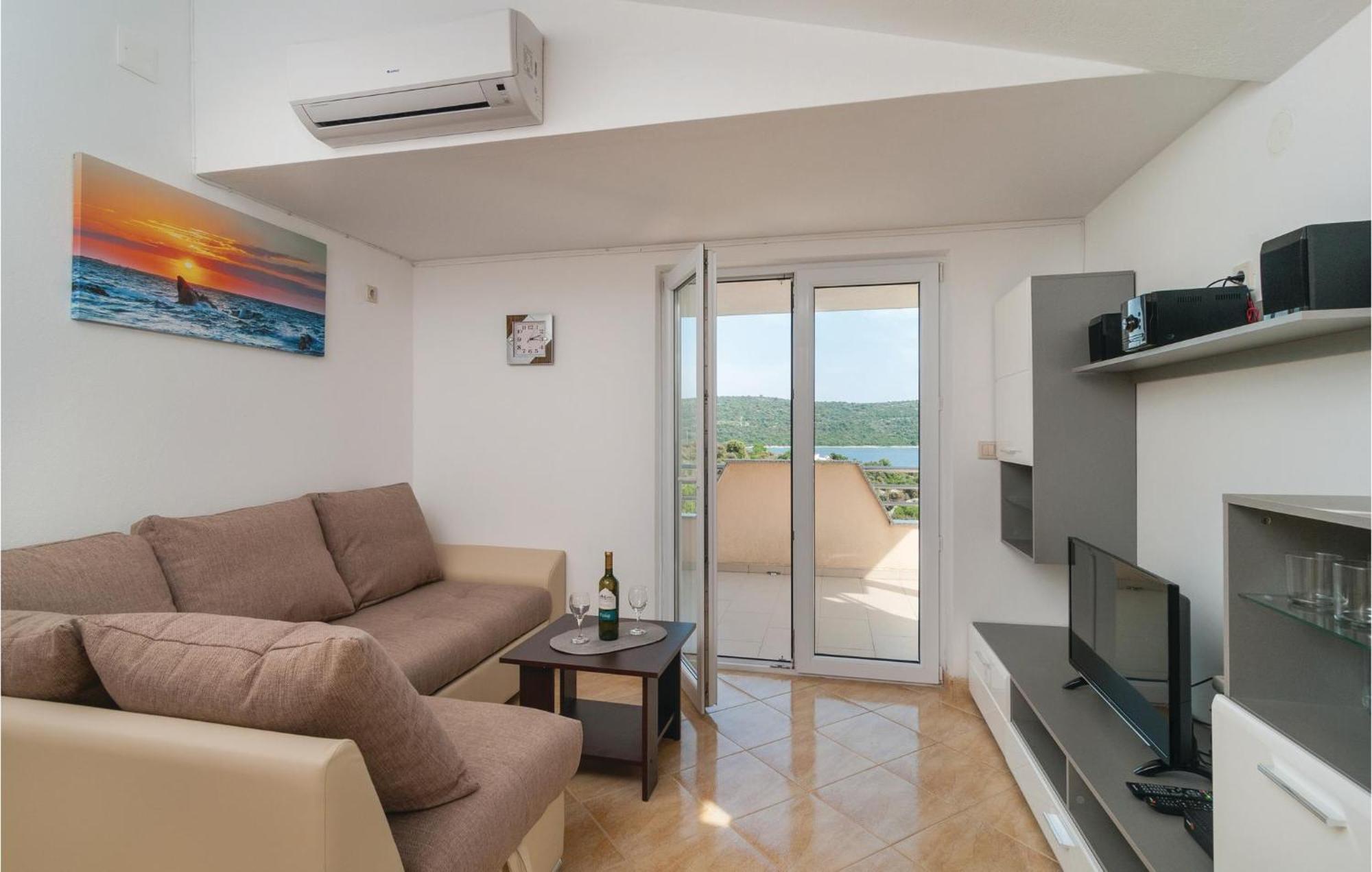 Stunning Apartment In Sevid With Kitchen Eksteriør bilde